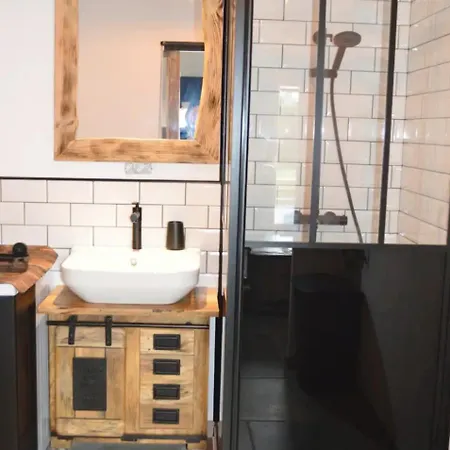 Au Refuge Des Loups * Zutkerque